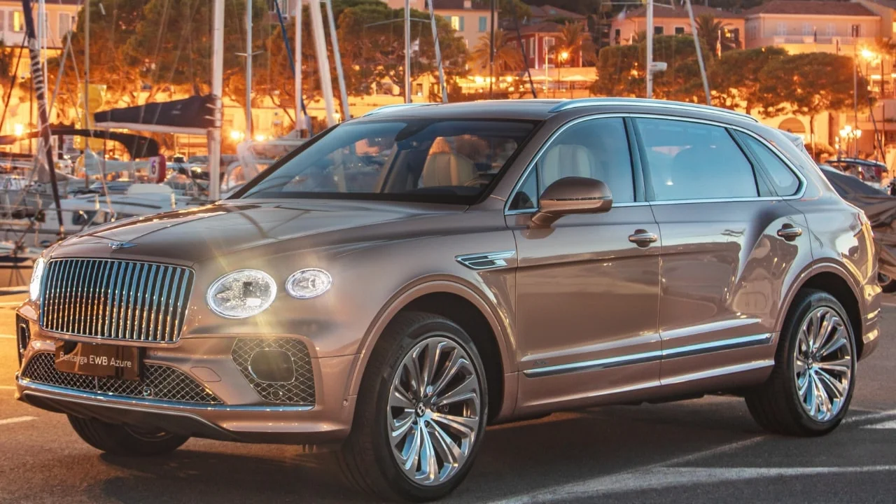 Used Bentley BENTAYGA EWB - Sell your Bentley car in Switzerland | CompriamoAuto.ch